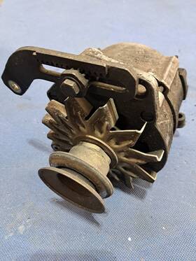0120469696 Bosch 1985 Volkswagen Gti/jetta Mk2 Original Alternator 049903027