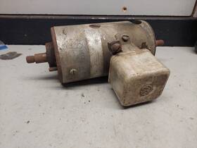 113903021c Volkswagen 111903021 Vw Beetle Generator 6 Volt For Parts Only